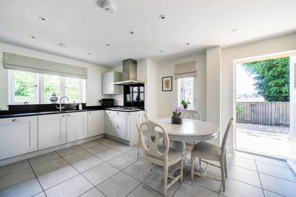Property photo 2 of 18 148268926A3Bc32A3d4B5