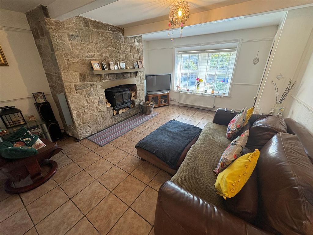 Property photo 2 of 27