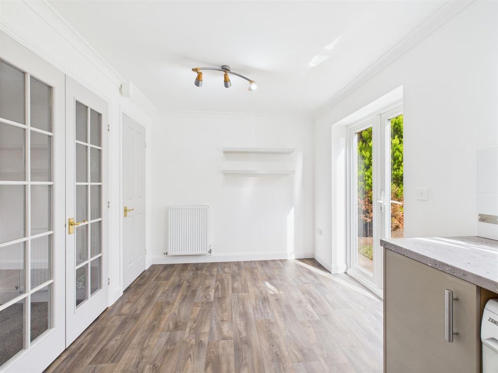 Property photo 3 of 15 Dining Area