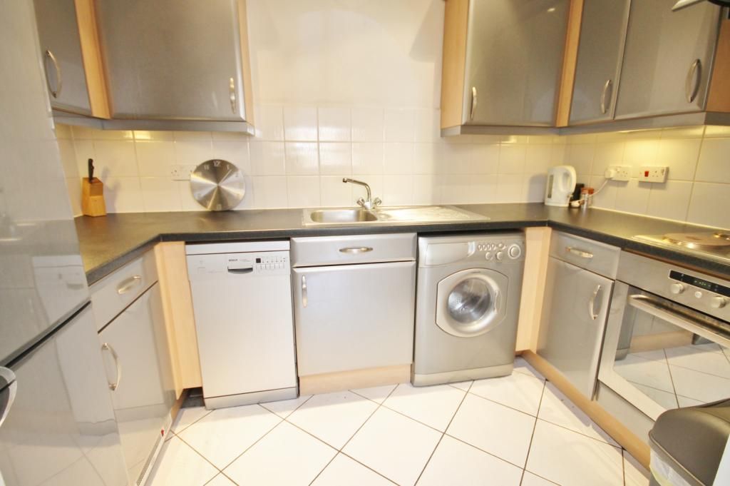 Property photo 3 of 8 Kitchen