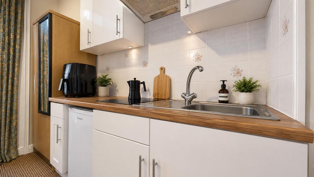 Property photo 2 of 8 c768c100-58Aa-4Be5-A568-6439E8A06288.Png