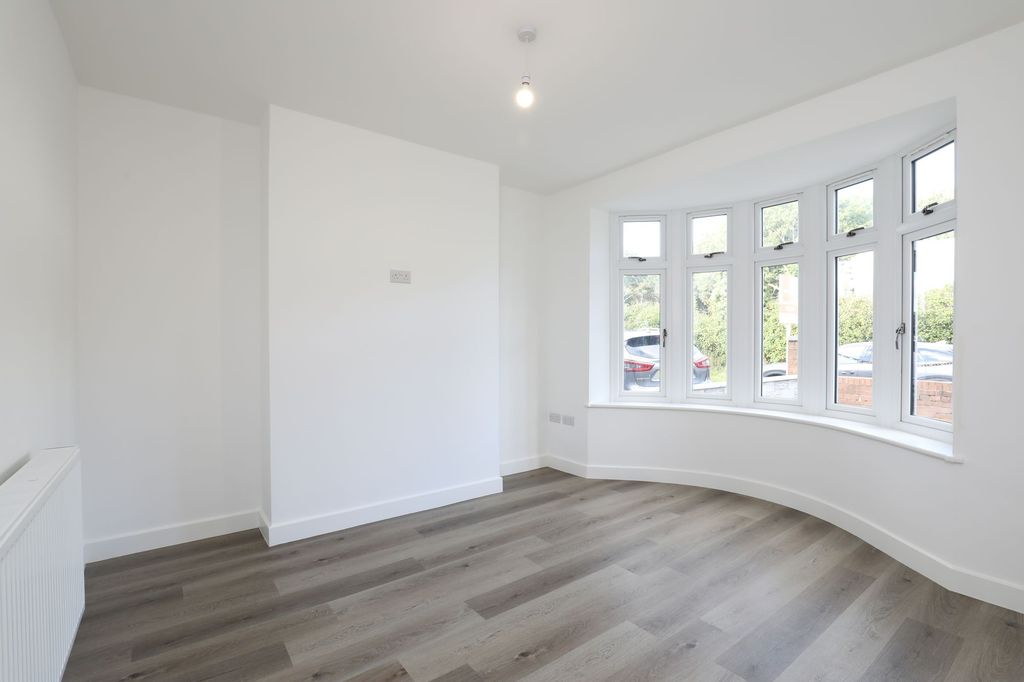 Property photo 3 of 32