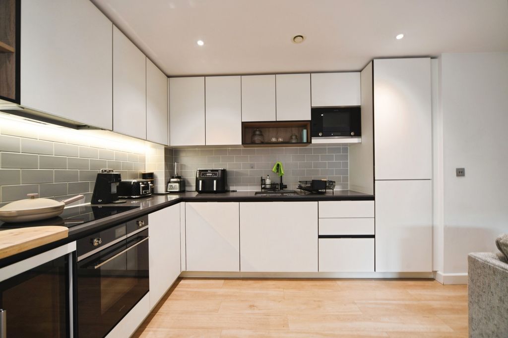 Property photo 3 of 18 Pbox-Img.Jpg