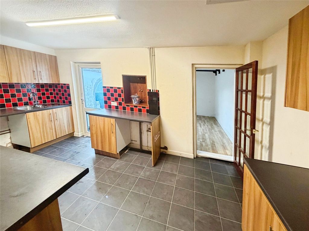 Property photo 2 of 19 Kitchen