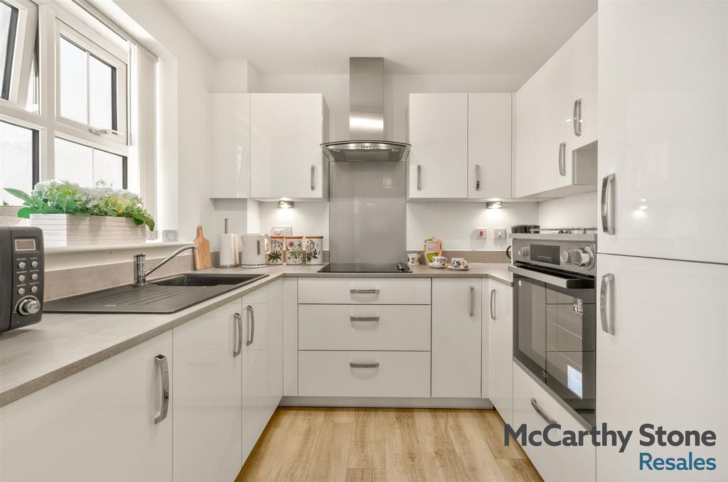 Property photo 3 of 31 8689857-Interior18.Jpg