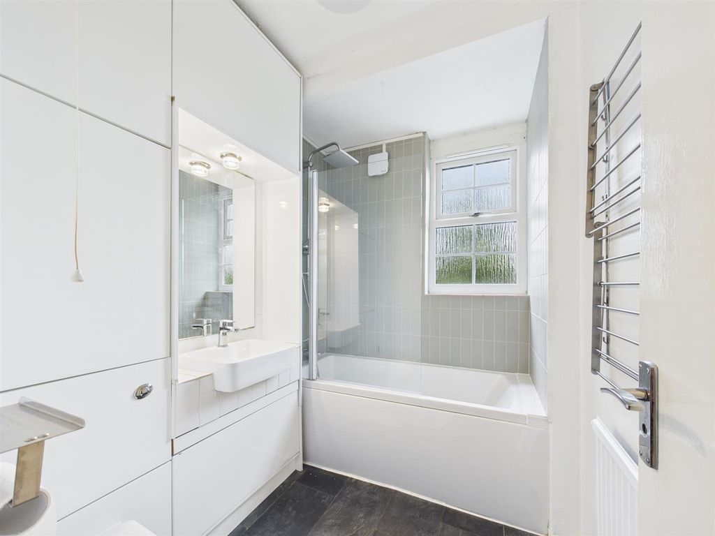 Property photo 3 of 17 Cam01358G0-Pr0171-Still002.Jpg