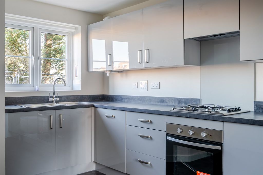 Property photo 3 of 17 Kitchen