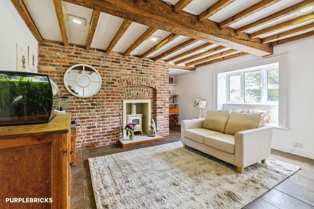 Property photo 3 of 37 Cottage Living Room