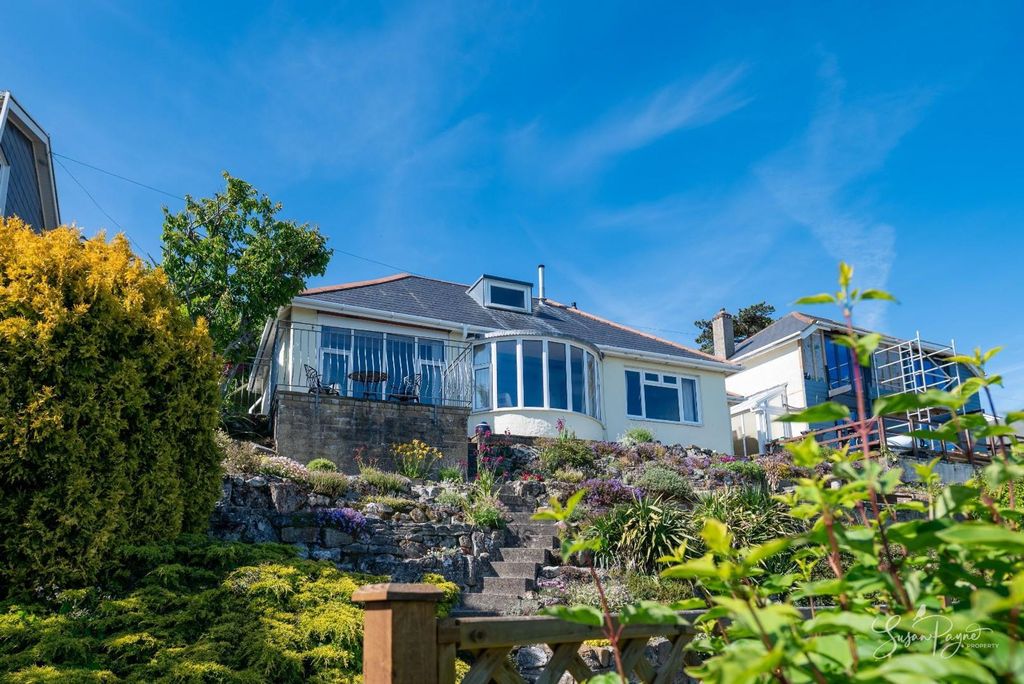 Property photo 1 of 44 Welcome To 23 St. Albans Gardens