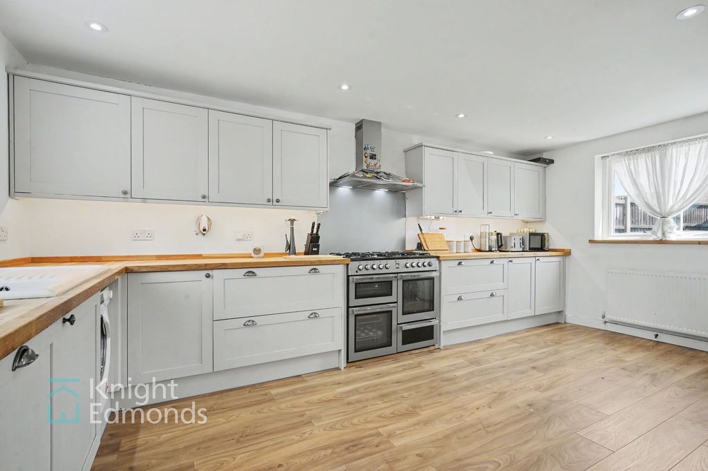 Property photo 2 of 15 Kitchen