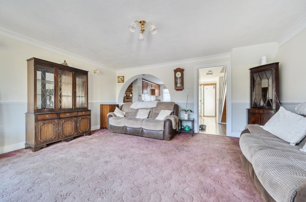 Property photo 3 of 18 4954743