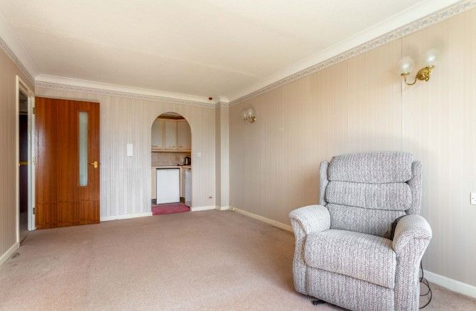 Property photo 2 of 9