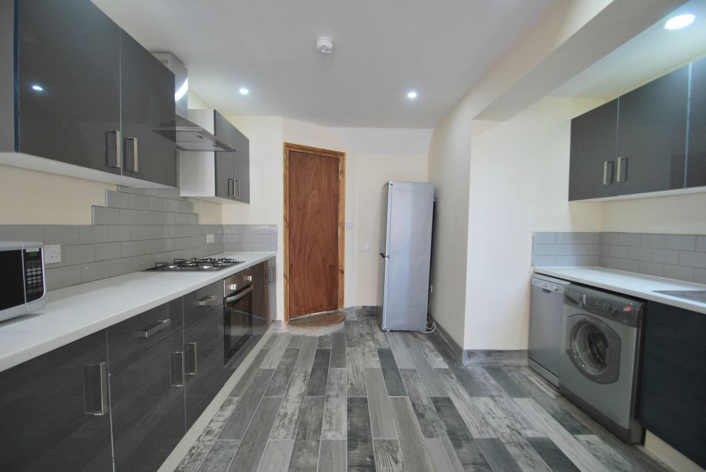 Property photo 3 of 12 Photo 2