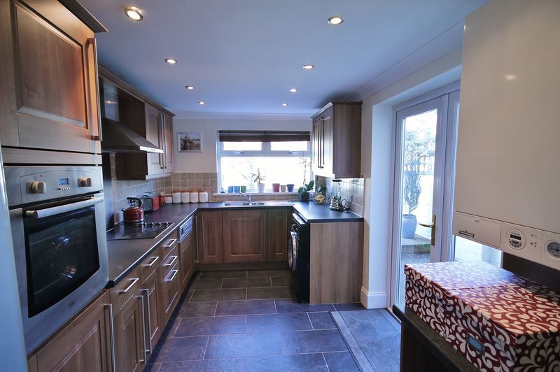 Property photo 3 of 7 Kitchen