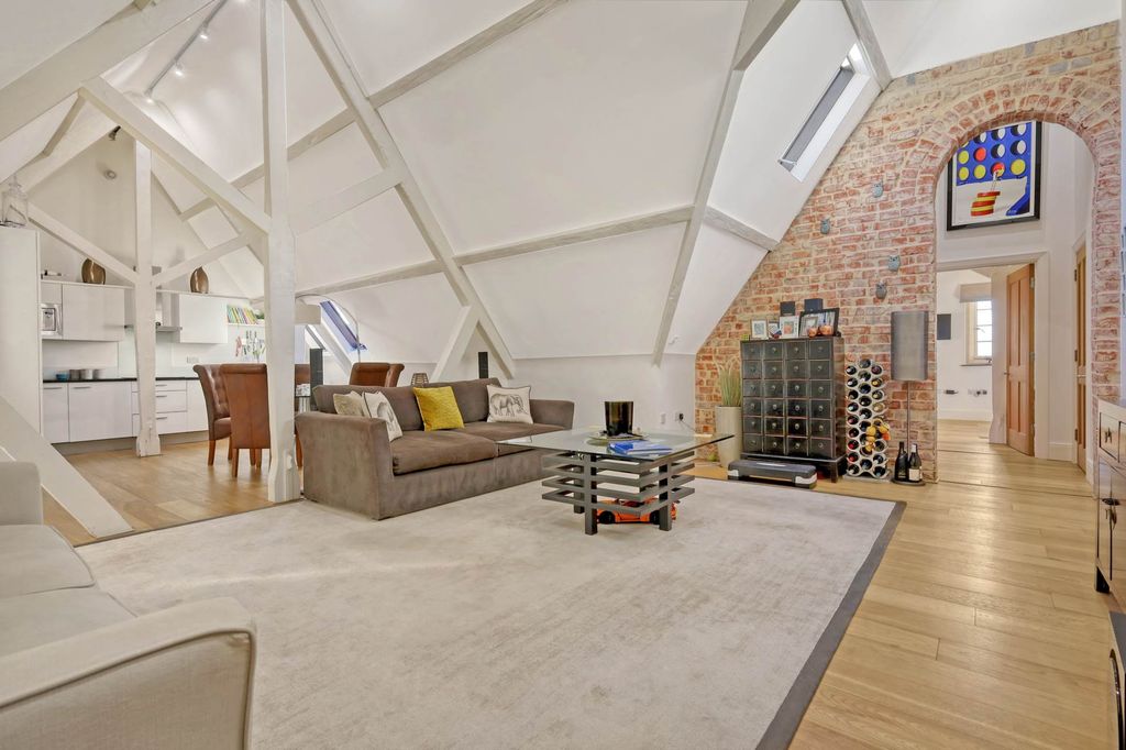 Property photo 3 of 25