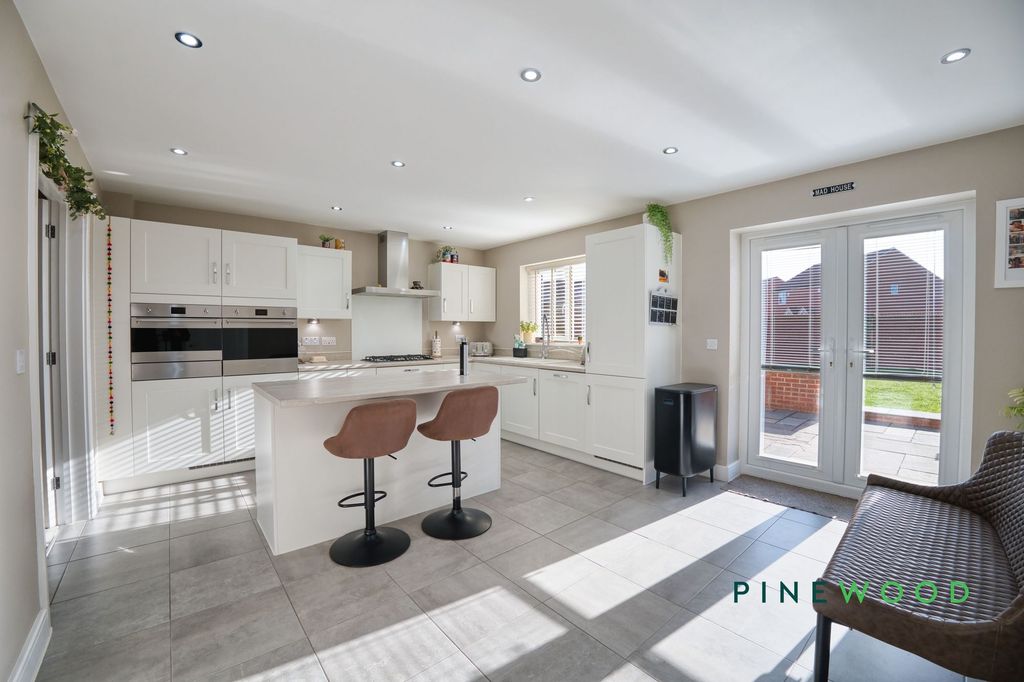 Property photo 2 of 30 Kitchen / Diner / Breakfast Room