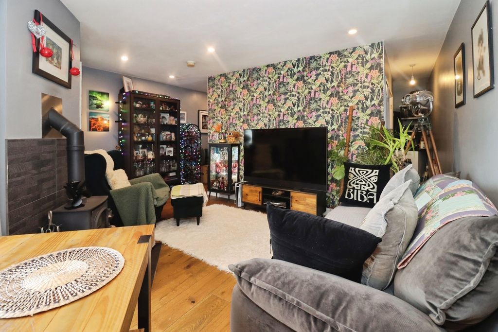 Property photo 2 of 19 Pbox-Img.Jpg