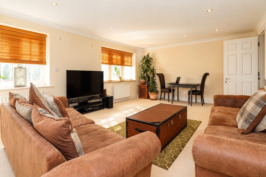 Property photo 2 of 19 Picture No. 24