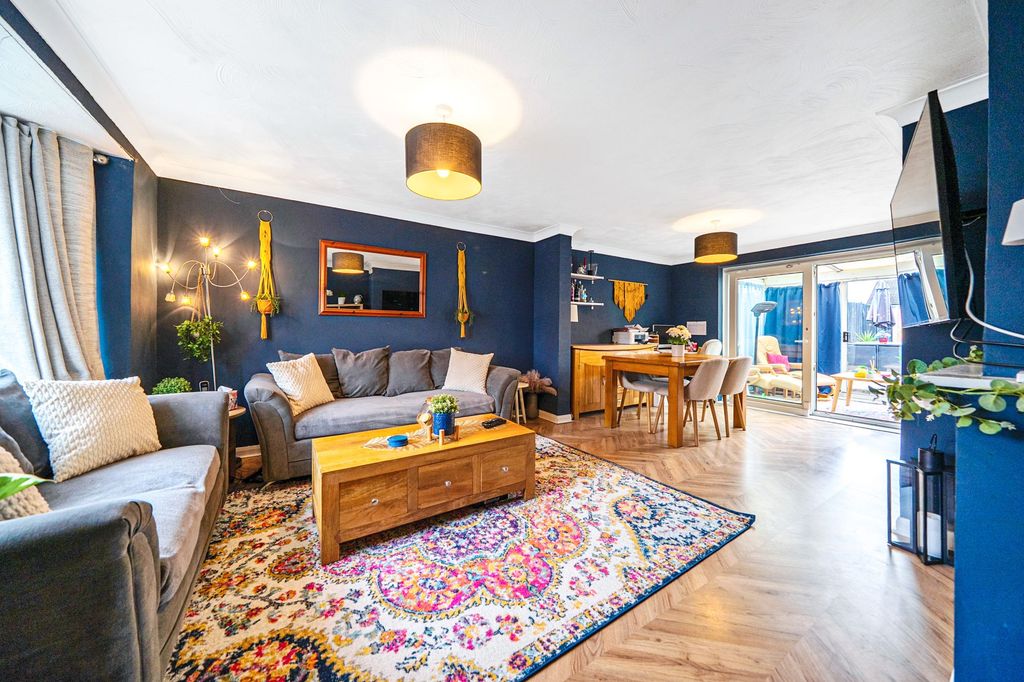 Property photo 3 of 18