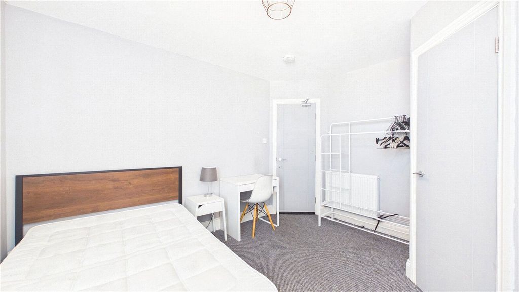 Property photo 3 of 12 Picture No. 08