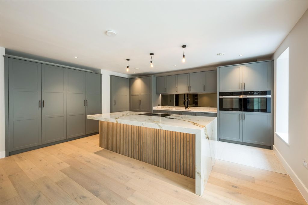 Property photo 3 of 24 Image