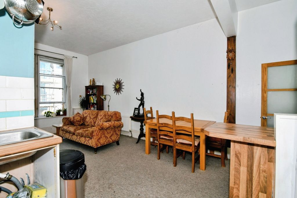 Property photo 1 of 8 Front View