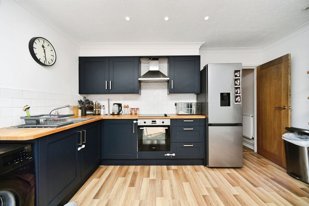 Property photo 2 of 13