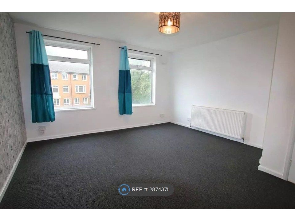 Property photo 2 of 9 Bedroom