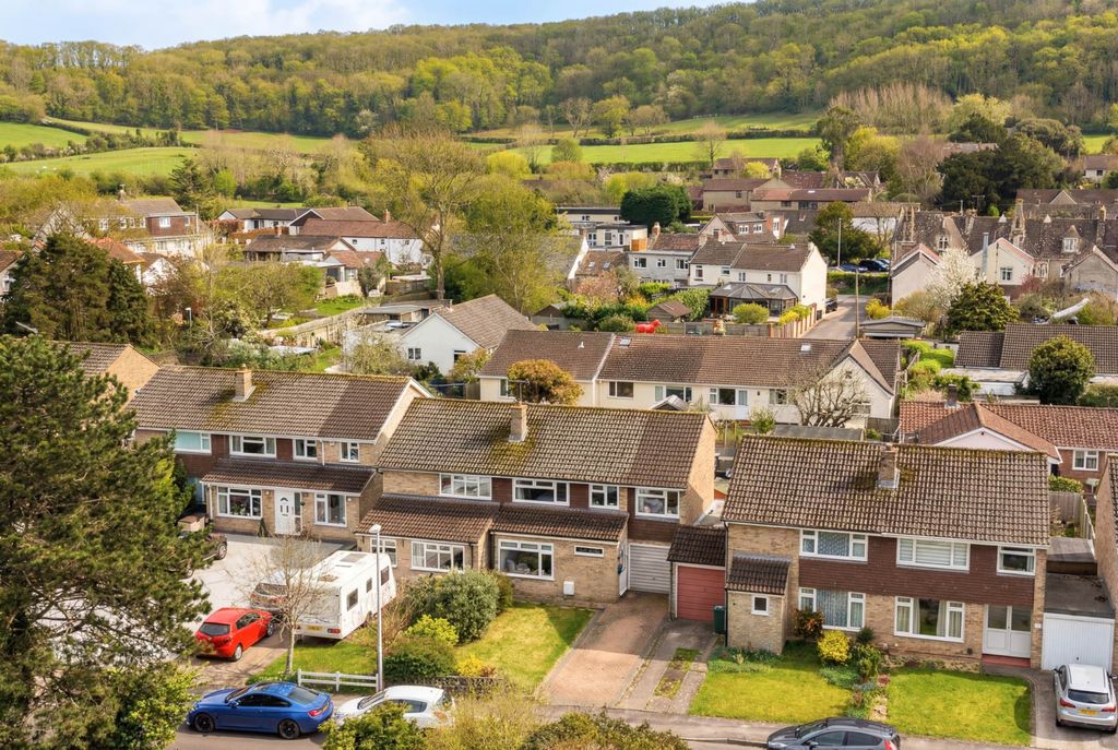 Property photo 2 of 20