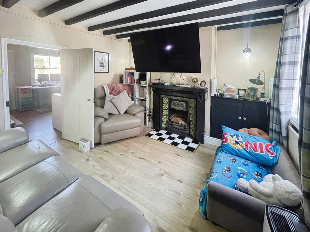 Property photo 2 of 15 Lounge