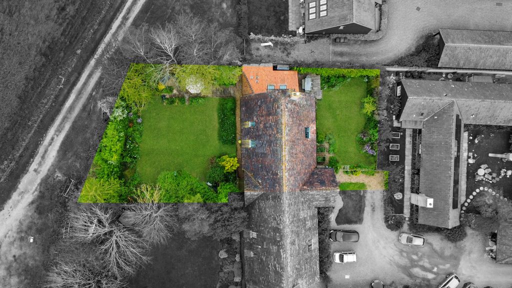 Property photo 2 of 41 Dji0238