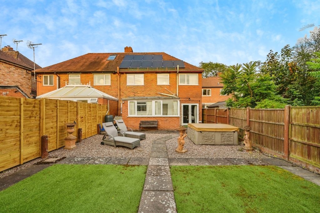 Property photo 2 of 18 Gardens: