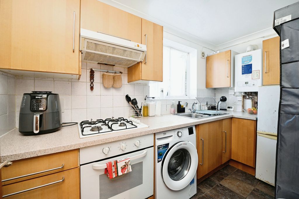 Property photo 3 of 14 Kitchen