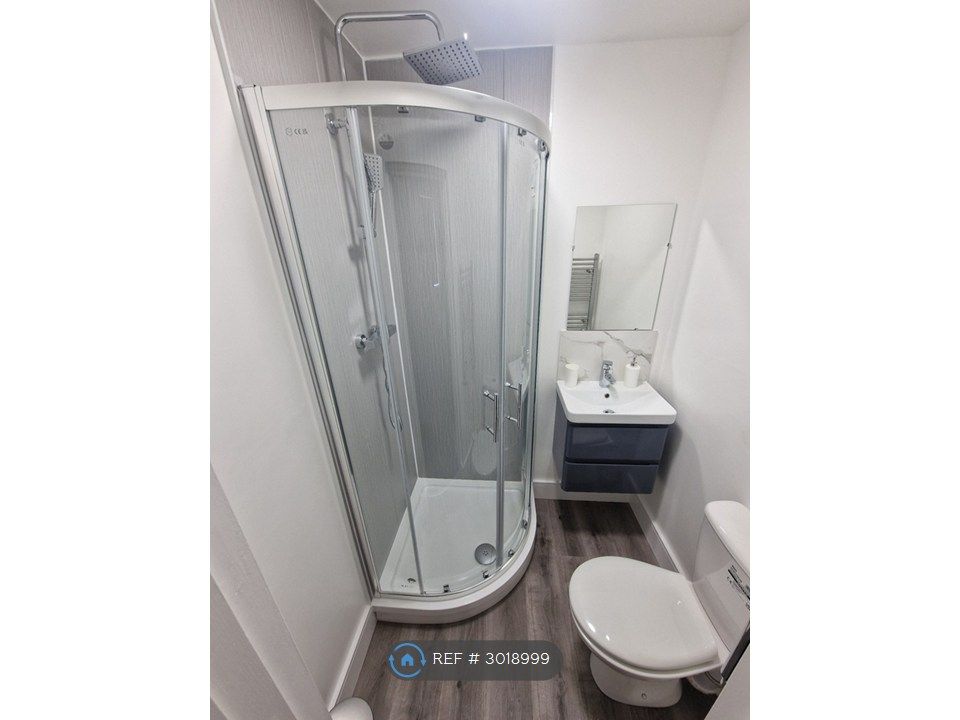 Property photo 3 of 12 Room 2 Ensuite