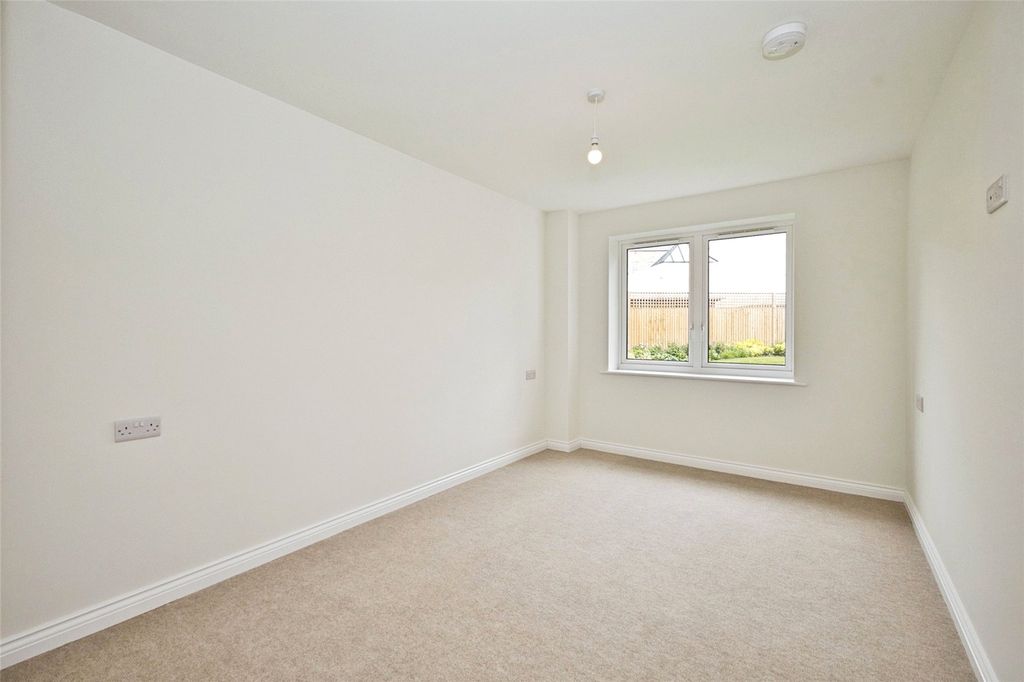 Property photo 2 of 13 Picture No. 17