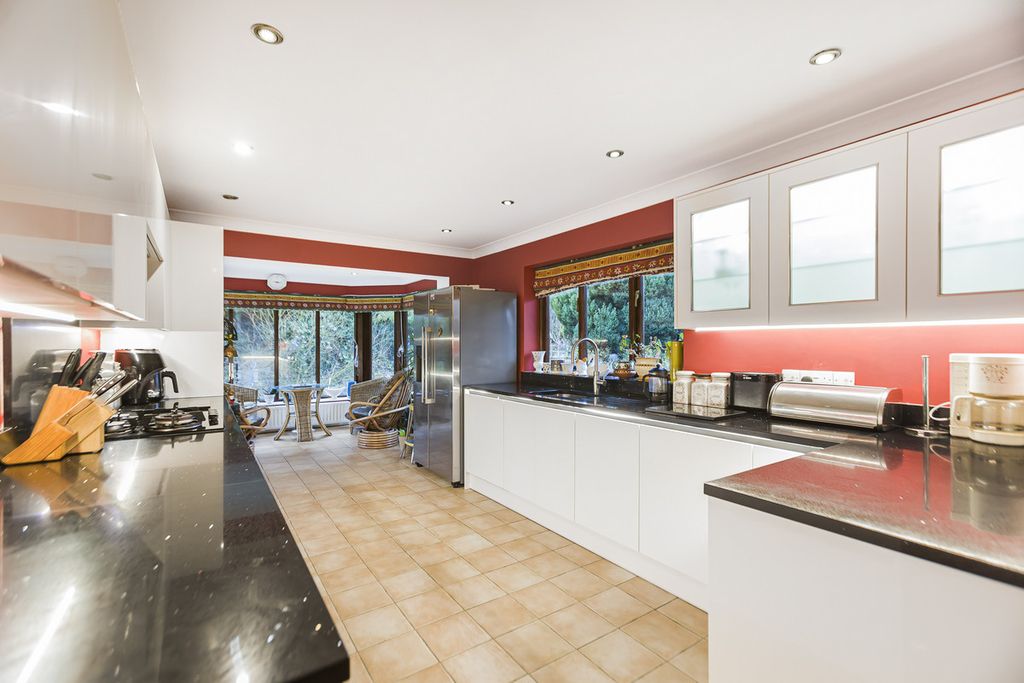 Property photo 3 of 25