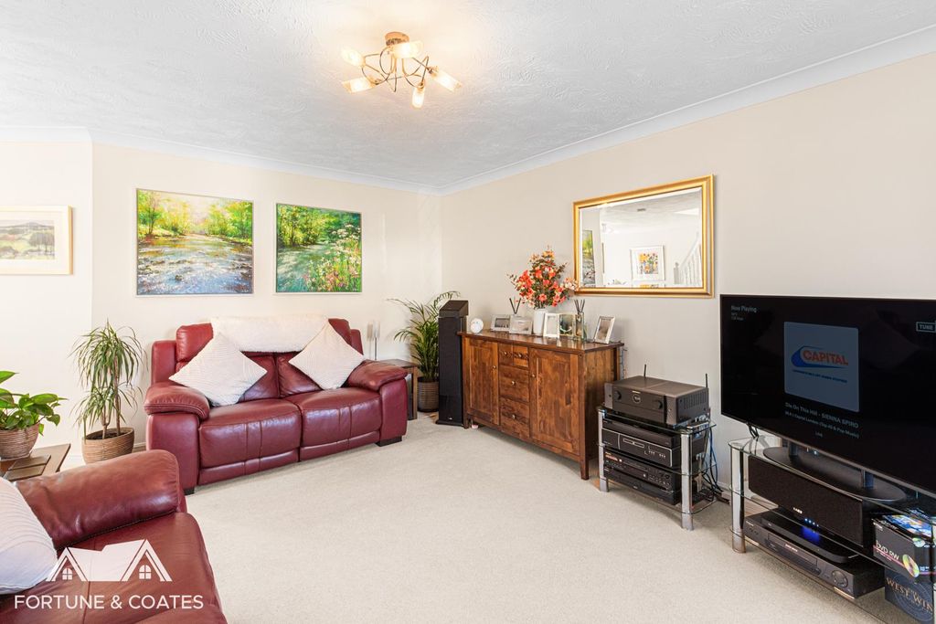 Property photo 2 of 23 Elwood_25.Jpg