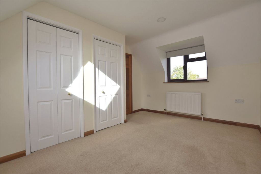 Property photo 2 of 9 Bedroom