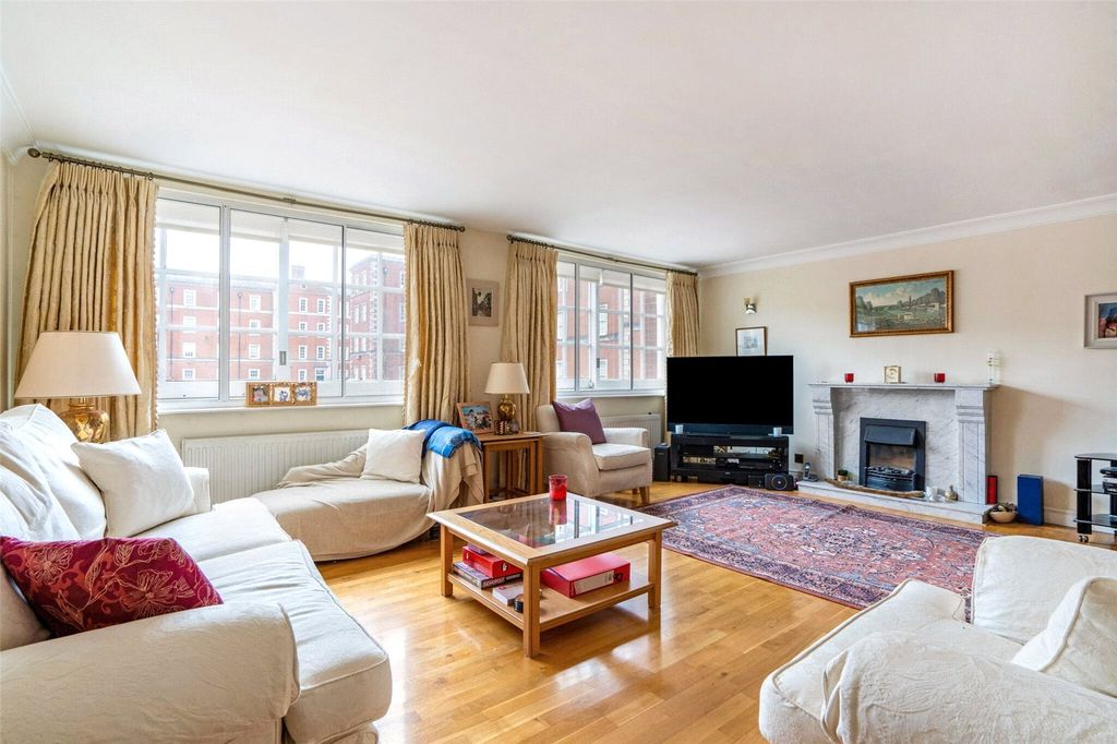 Property photo 3 of 14 Living Room