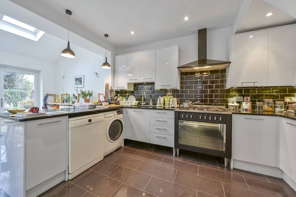 Property photo 3 of 8