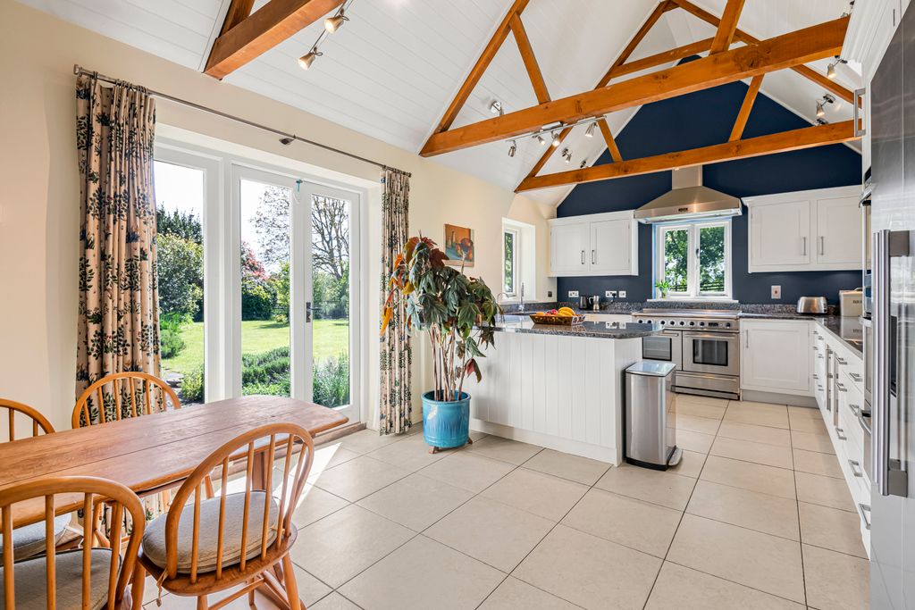 Property photo 2 of 33 Kitchen/Dining/Breakfast Room