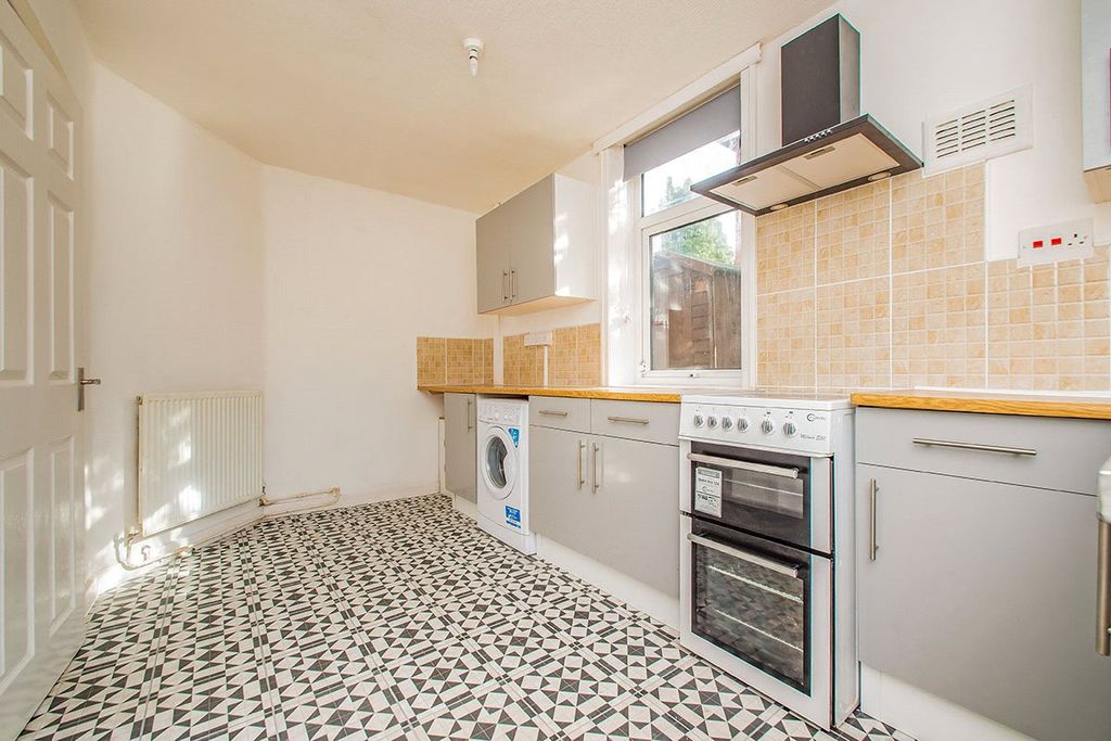 Property photo 2 of 8 Kitchen