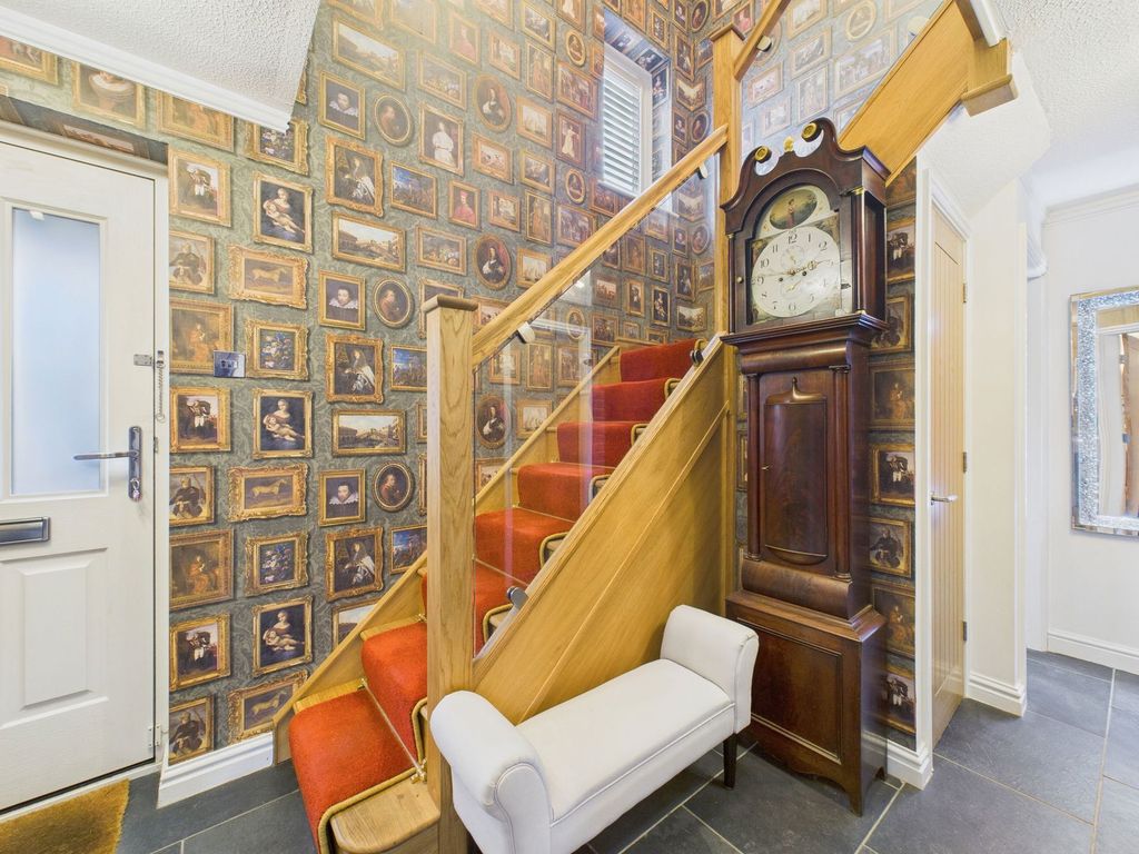 Property photo 3 of 32