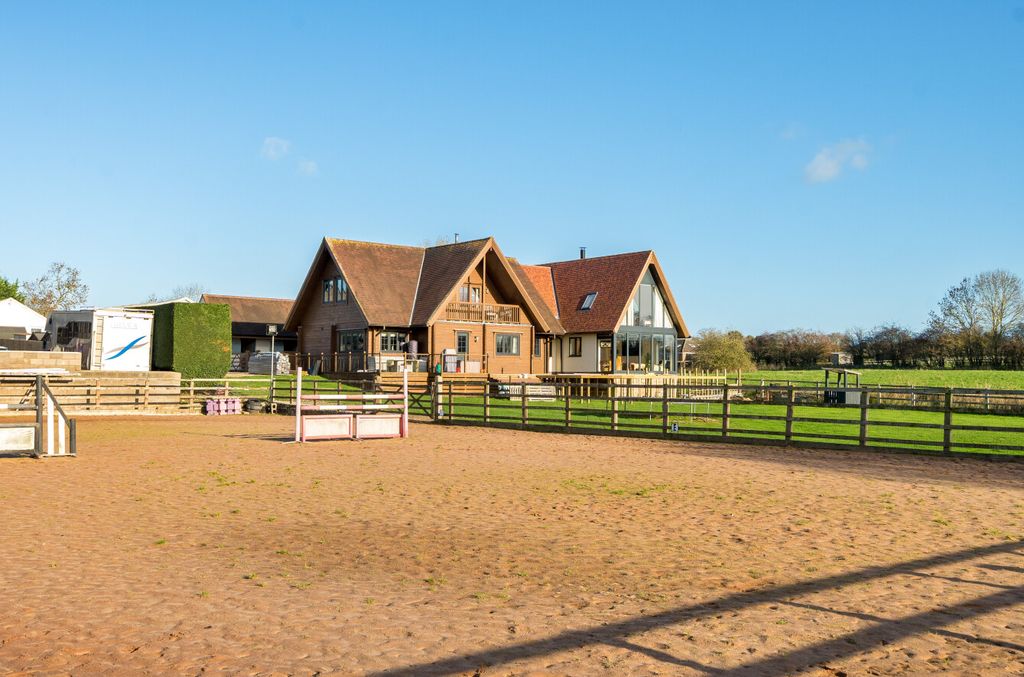 Property photo 1 of 33