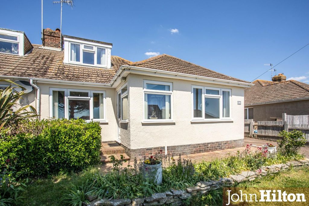 Property photo 1 of 17 Oaklands Avenue4.Jpg