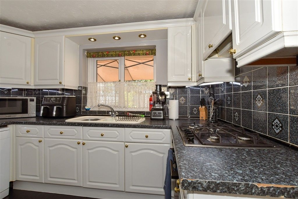 Property photo 3 of 14 Kitchen