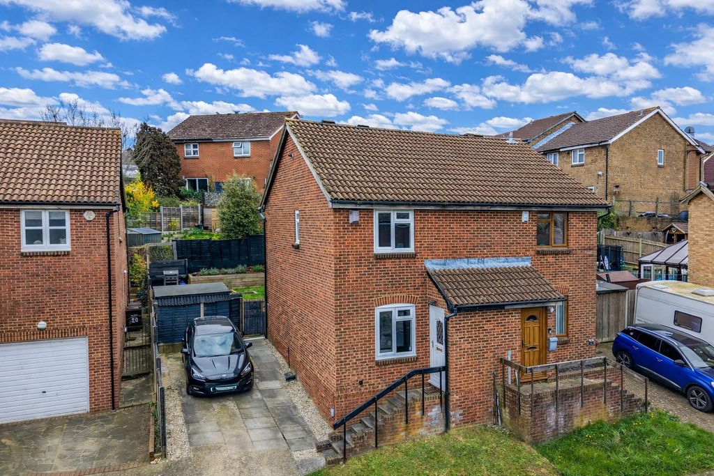 Property photo 1 of 14 Burmash Close2.Jpg