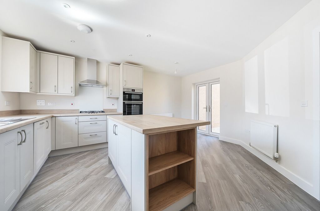 Property photo 3 of 13 1318431-2-6867E2B...