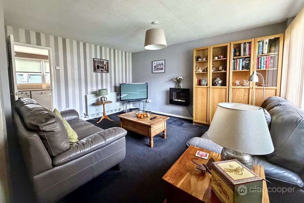 Property photo 2 of 20 4781073