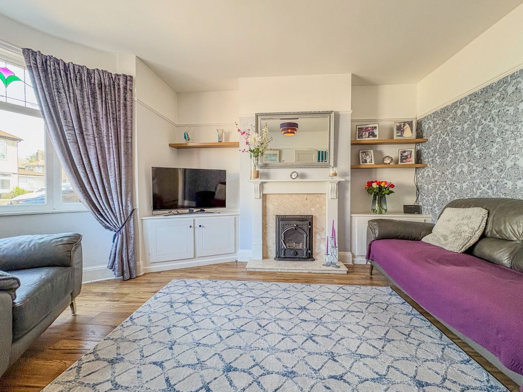 Property photo 2 of 29 4524232